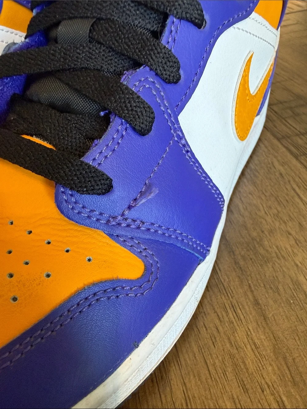 Nike Air Jordan 1 Mid GS “Lakers” Kids 7Y in Purple/Gold/White